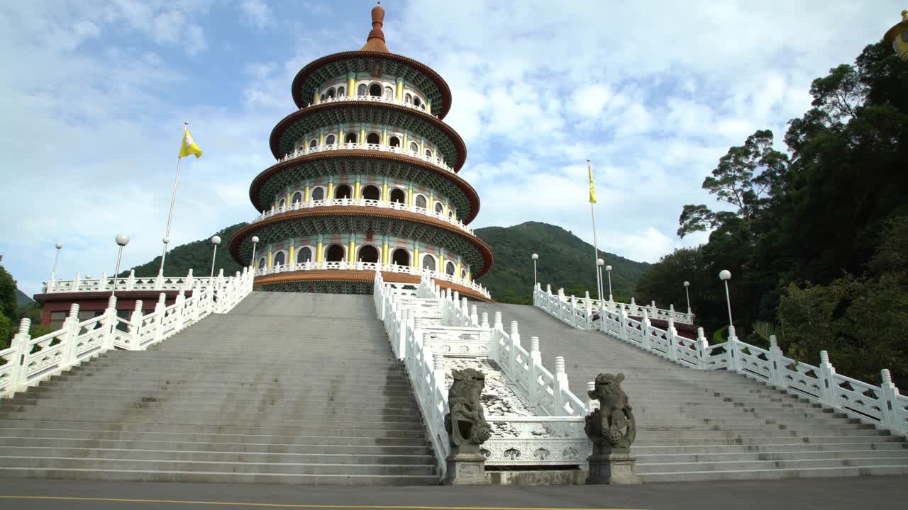 el templo de tian yuan, también llamado templo del cielo, es un santuario gigante del taoísmo.