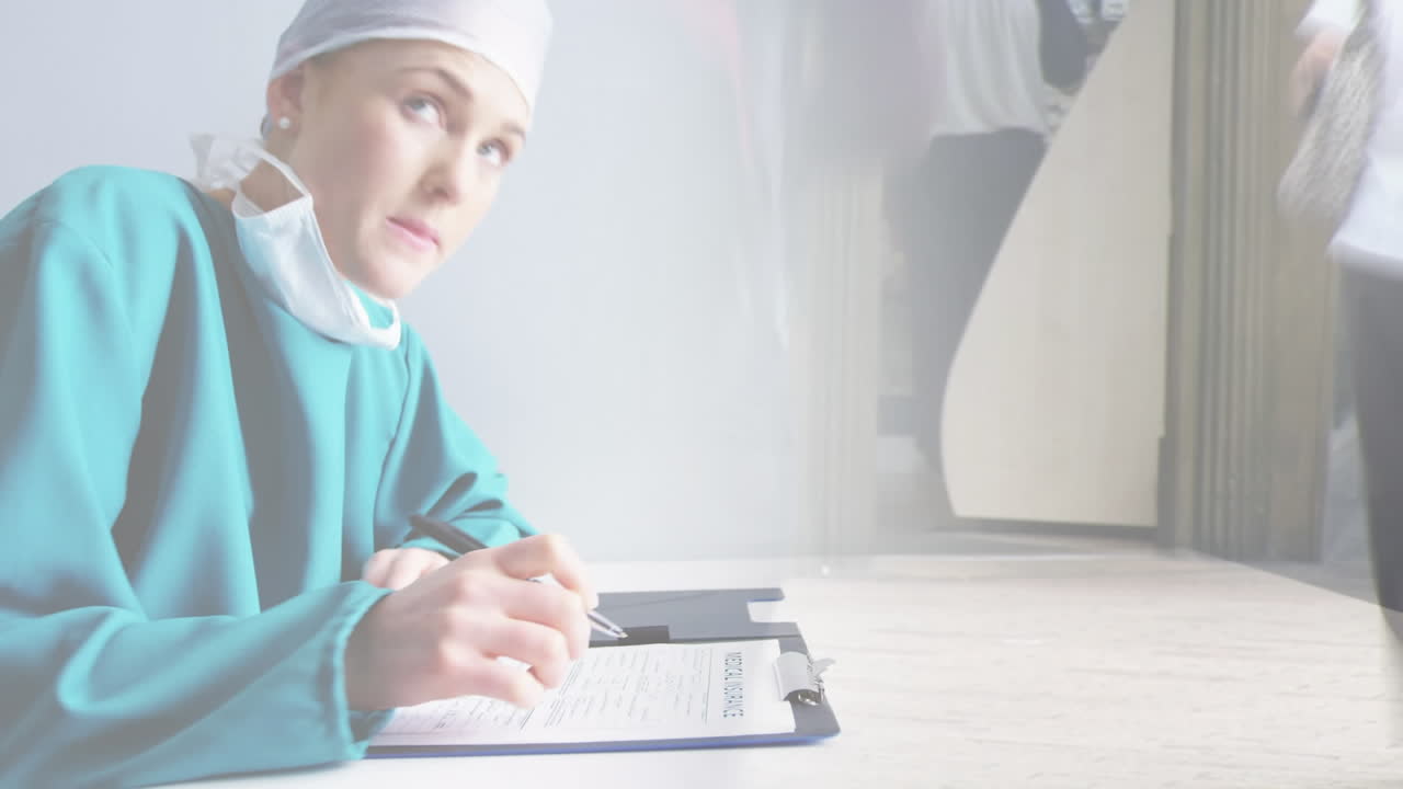 문서를 가진 백인 여성 의사를 고 있는 사람들의 애니메이션