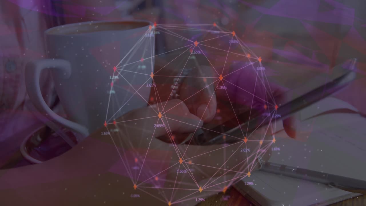 animación de una red de iconos digitales sobre una mujer usando un teléfono inteligente