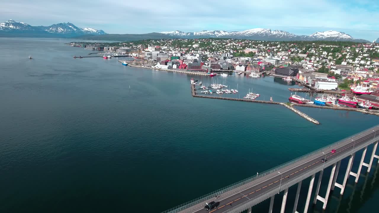 노르웨이 트롬소 시의 다리 항공 영상