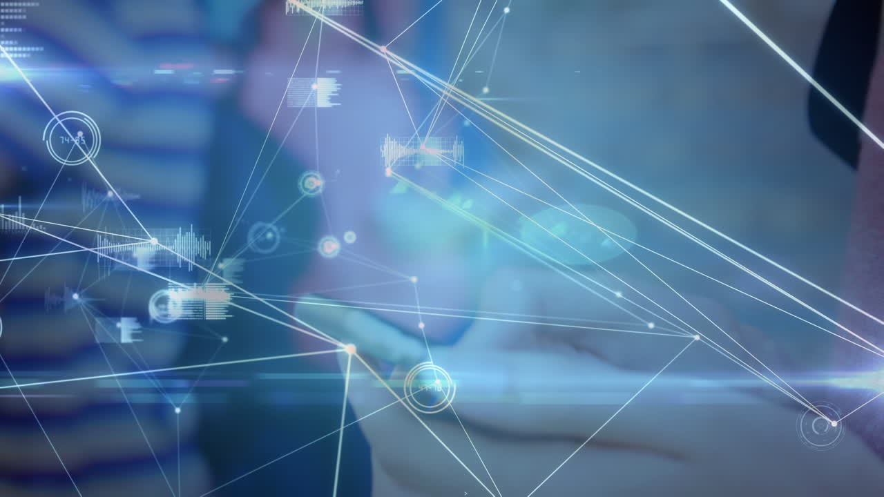 스마트폰을 사용하는 여성에 대한 연결 네트워크의 애니메이션