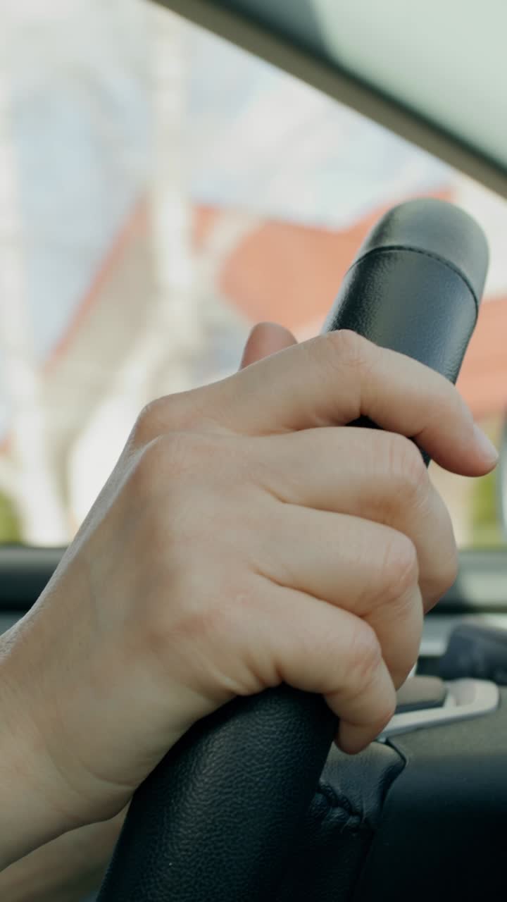 persona que conduce un automóvil