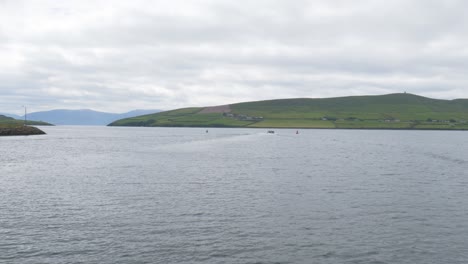 Tourists-Riding-On-A-Boat-Sailing-On-Dingle-Bay-In-County-Kerry,-Western-Ireland