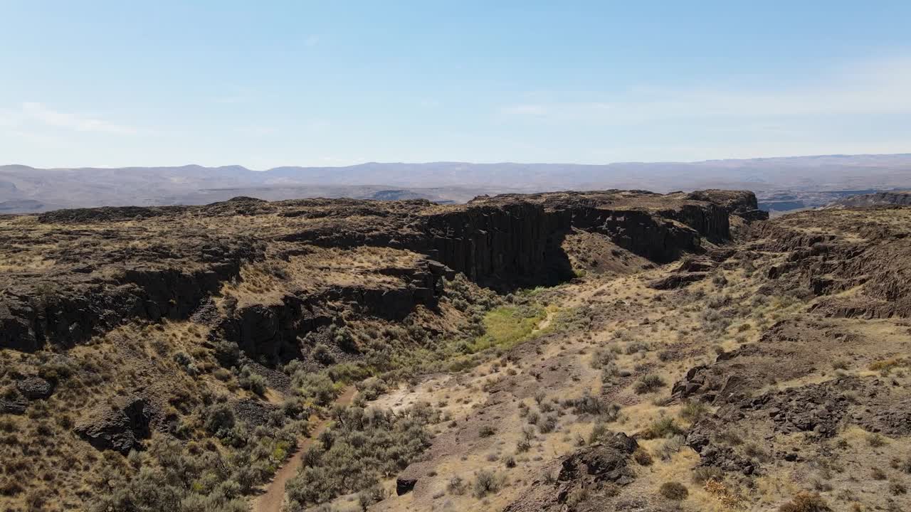 미국 워싱턴 주 프렌치맨 쿨리 근처의 사막 도로를 따라 하늘에서 여행