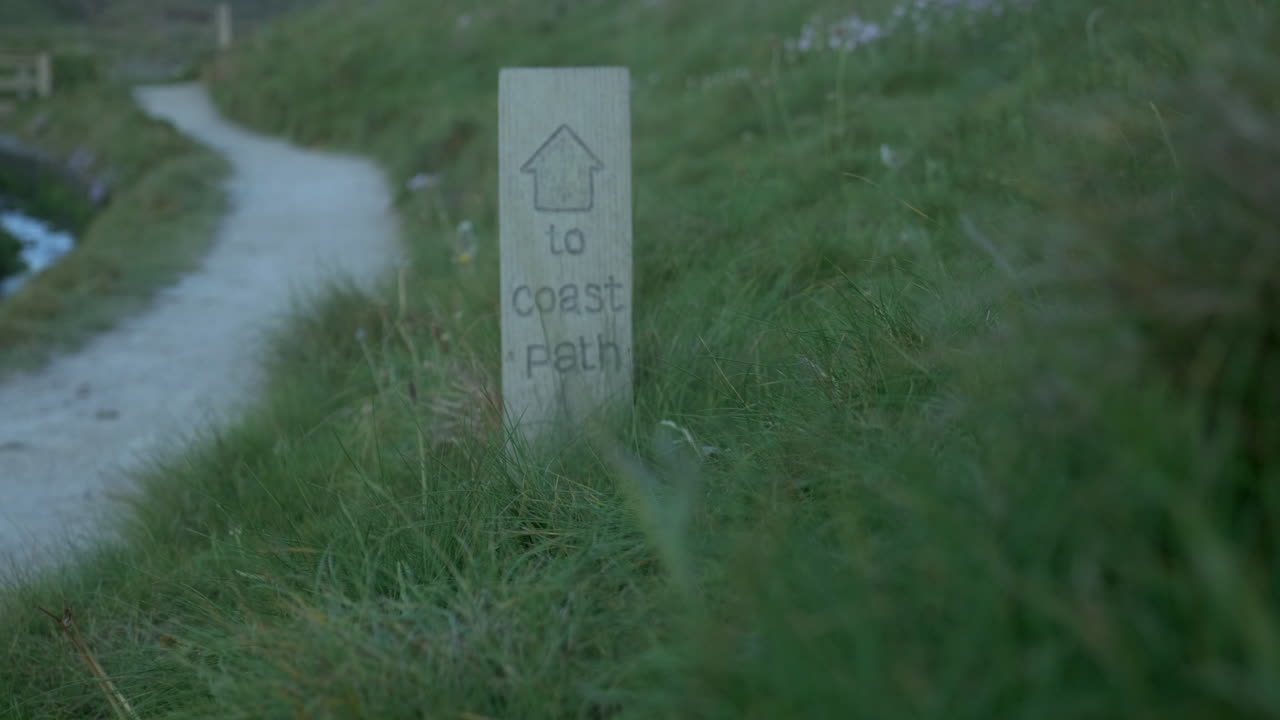 이른 저녁 해안 경로의 보기, 패닝 샷