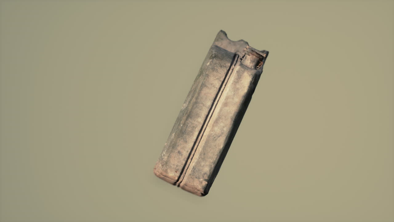 viejo depósito de combustible oxidado del ejército