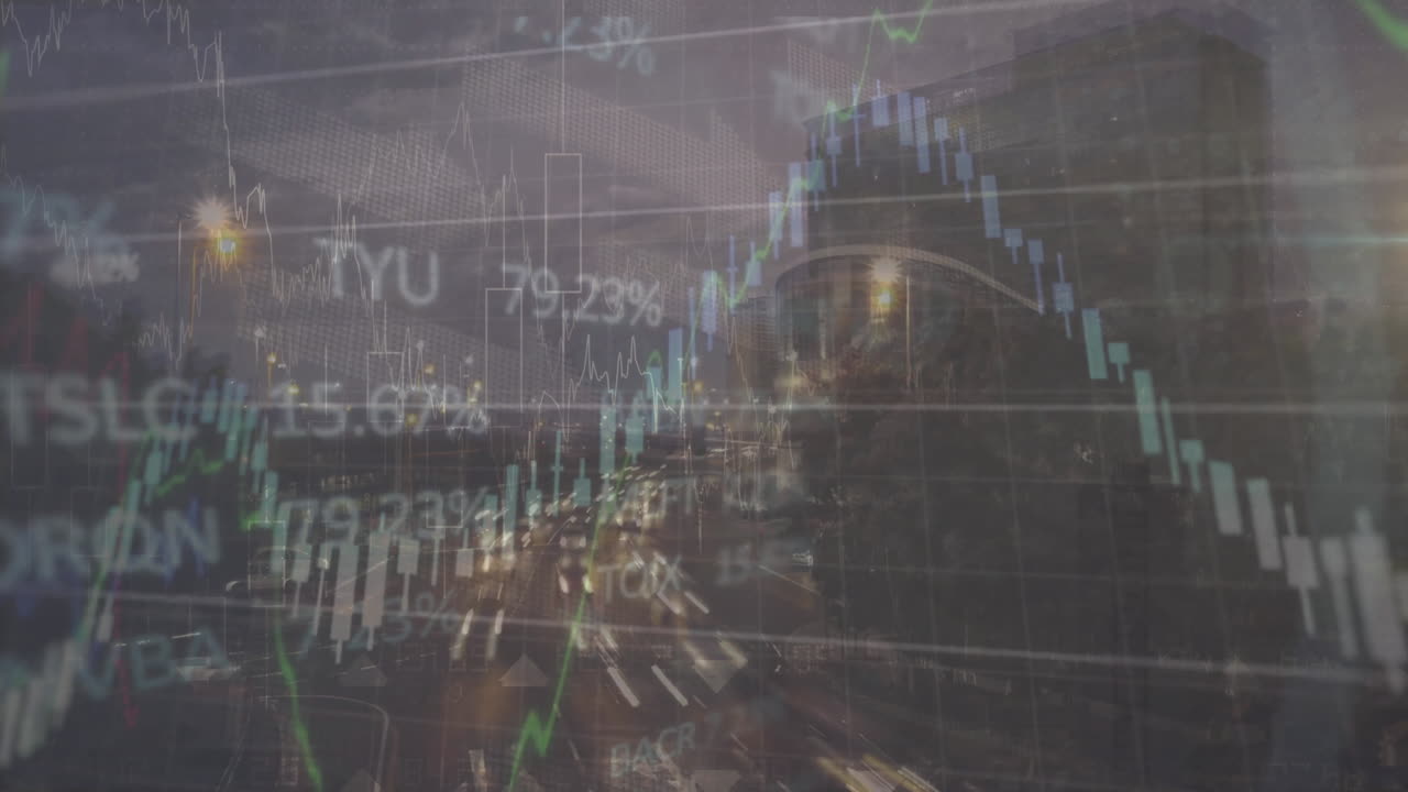 анимация карт над городским пейзажем ночью