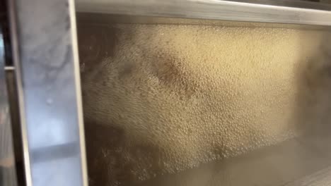 Boiling-Maple-Syrup-sap-in-a-vat-Vertical-Video