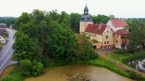 Castillo-Medieval-De-Liesstraupe-En-El-Pueblo-De-Straupe-En-Vidzeme,-En-El-Norte-De-Letonia