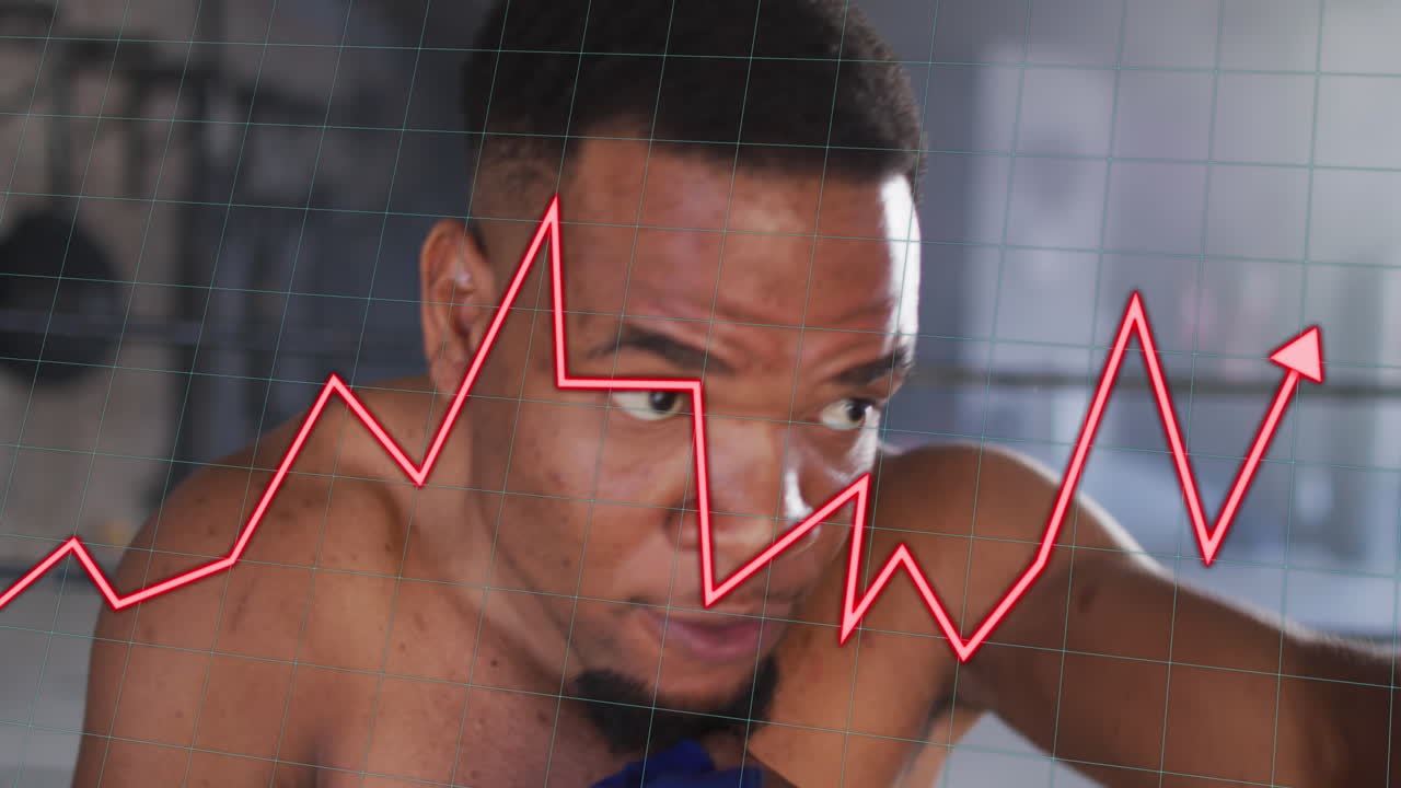 animación del procesamiento de datos sobre un hombre afroamericano ejercitándose en un gimnasio de boxeo