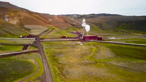 antena de drones sobre la planta de energía geotérmica de krafla en islandia, donde se genera electricidad limpia
