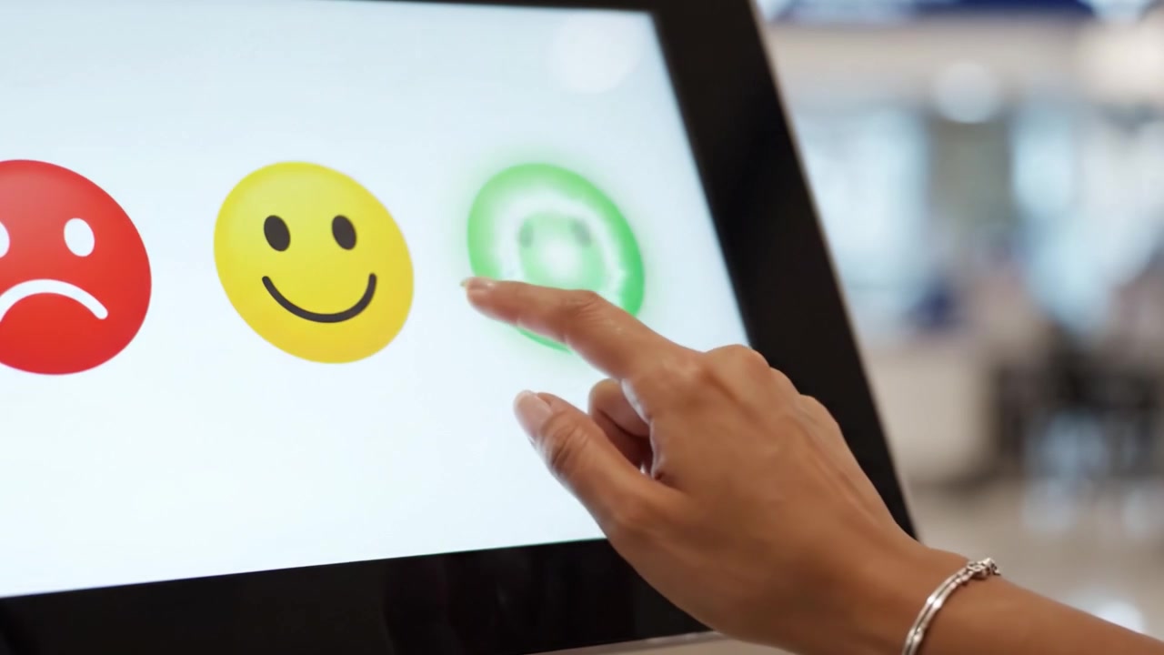 A Journey from Feedback to Gratitude: Exploring Emotional Responses Through Colorful Icons in a Digital Interaction Experience