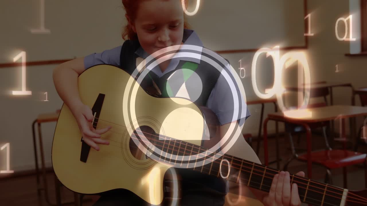 Animazione di codice binario e un'icona su una ragazza caucasica che suona la chitarra.