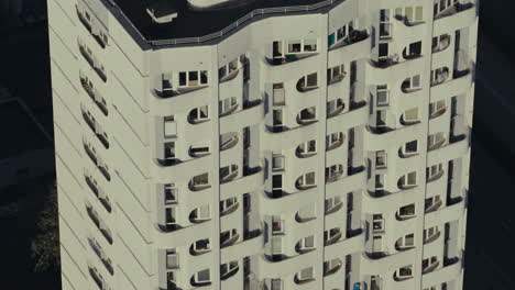fachada de un edificio de apartamentos moderno