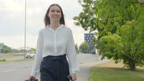 entrepreneur woman travelling for business, walking front view