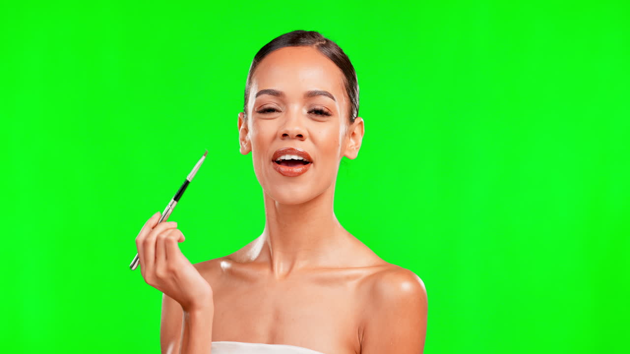 mujer feliz en la pantalla verde