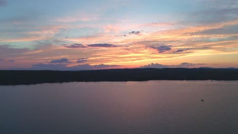 increíble video de dron de una puesta de sol