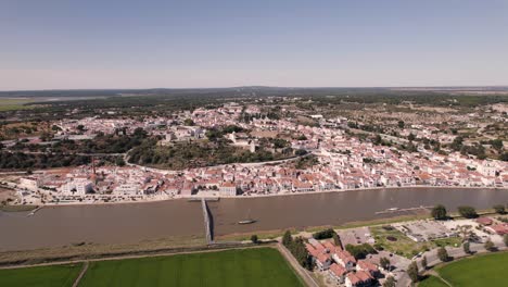 Impresionante-Paisaje-Urbano-De-Alcacer-Do-Sal,-Portugal