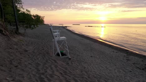 presque isle salvavidas 4k drone al atardecer
