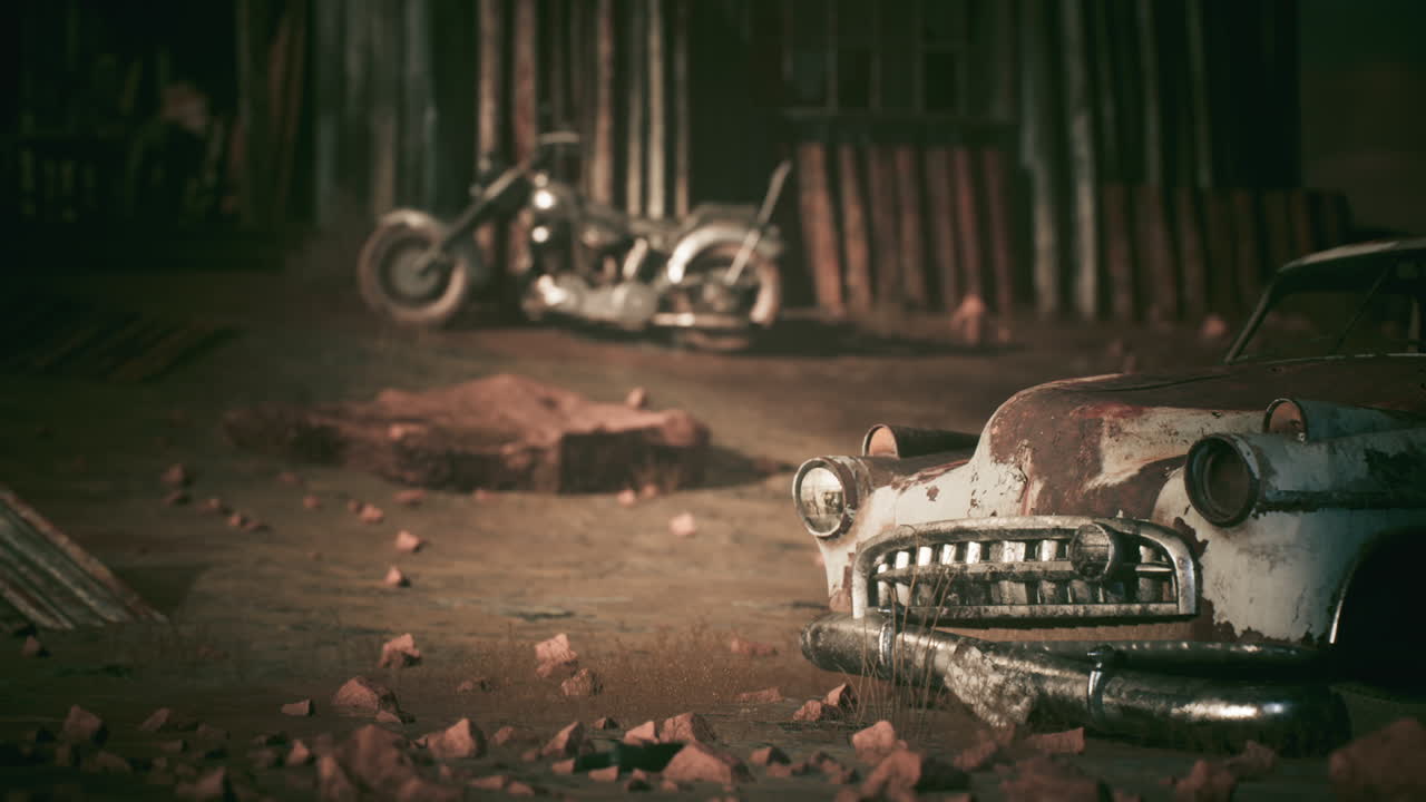 버려진 장소 에 있는 녹은 자동차 와 오토바이