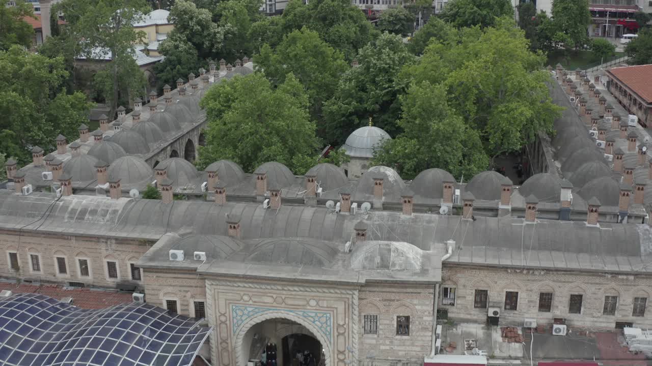 부르사 그랜드 모스크 (영어: bursa grand mosque) 는 터키 부르사 시에 있는 모스크로, 14세기에 지어졌다.