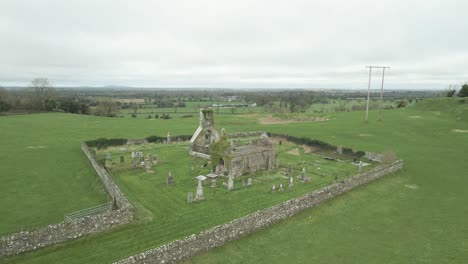 Old-Graveyard-And-Church-Near-Carbury-Castle-in-County-Kildare,-Ireland