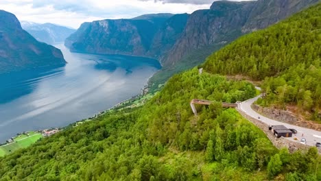 Mirador-De-Stegastein-Hermosa-Naturaleza-Noruega.