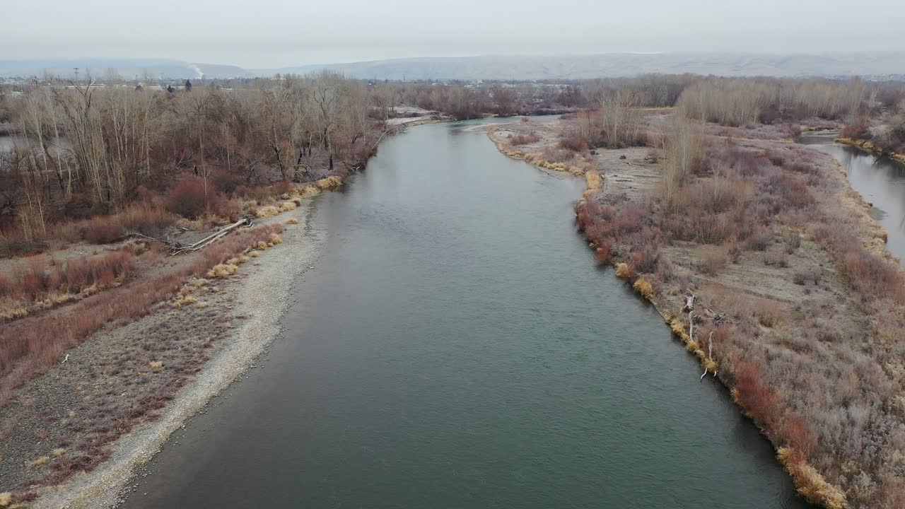 escena del río en invierno
