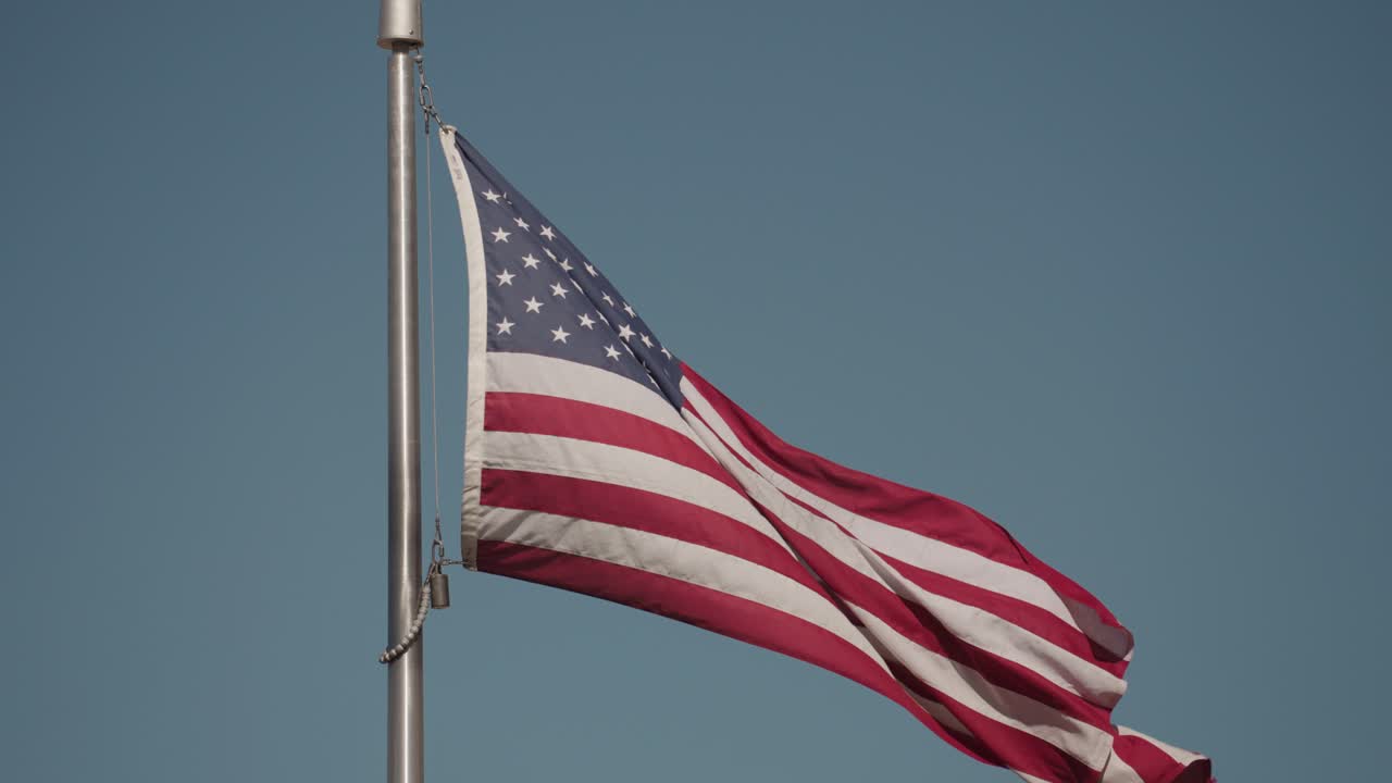 Ondeando la bandera americana