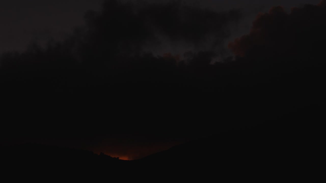 한 구름이 해가 지면, 과달루프. 타임스