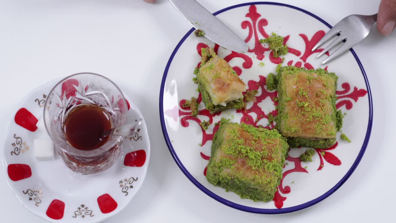 Baklava ve Türk çayı.