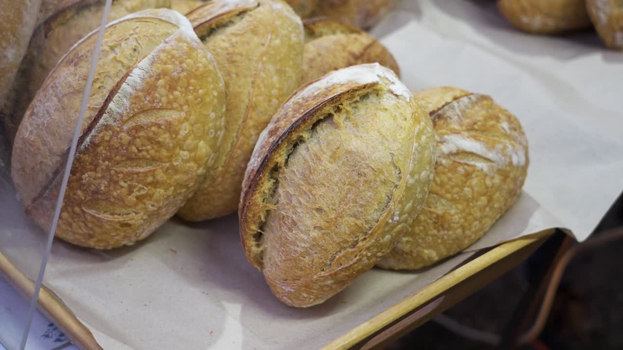 시장 상점 에 전시 된 신선 한 공예적 인