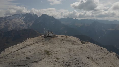 Vista-Aérea:-Dolomitas-En-Val-Gardena,-Italia