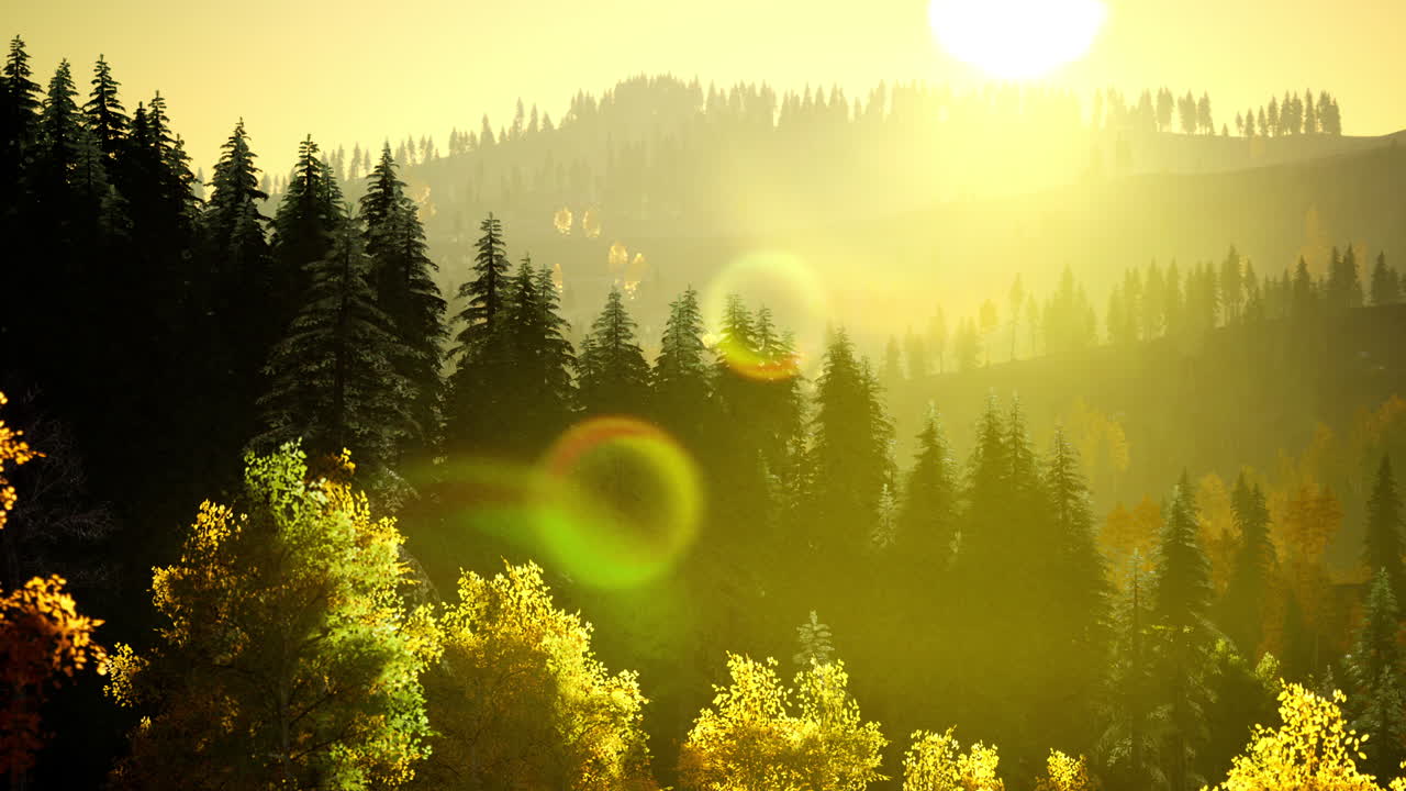 яркий закат в горах