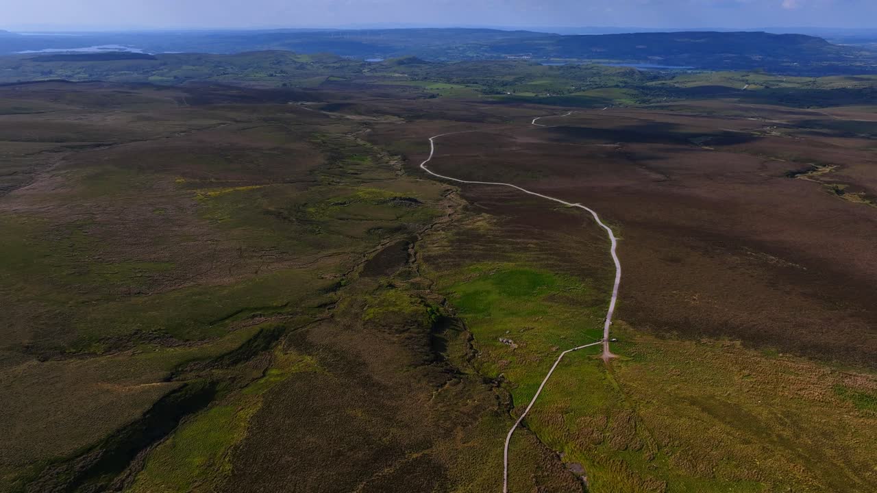 geoparque de los lagos de cuilcagh, condado de fermanagh, irlanda del norte, junio de 2023
