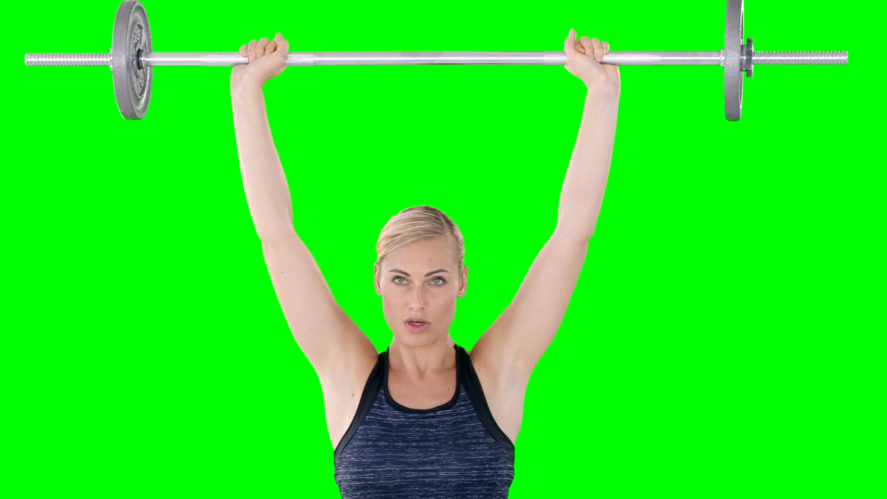 una mujer levantando una pesadilla.