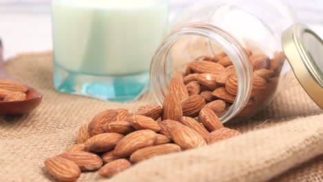 las almendras y la leche de almendras
