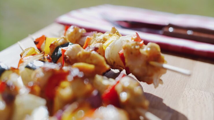 Crispy cooked chicken vegetable kabobs