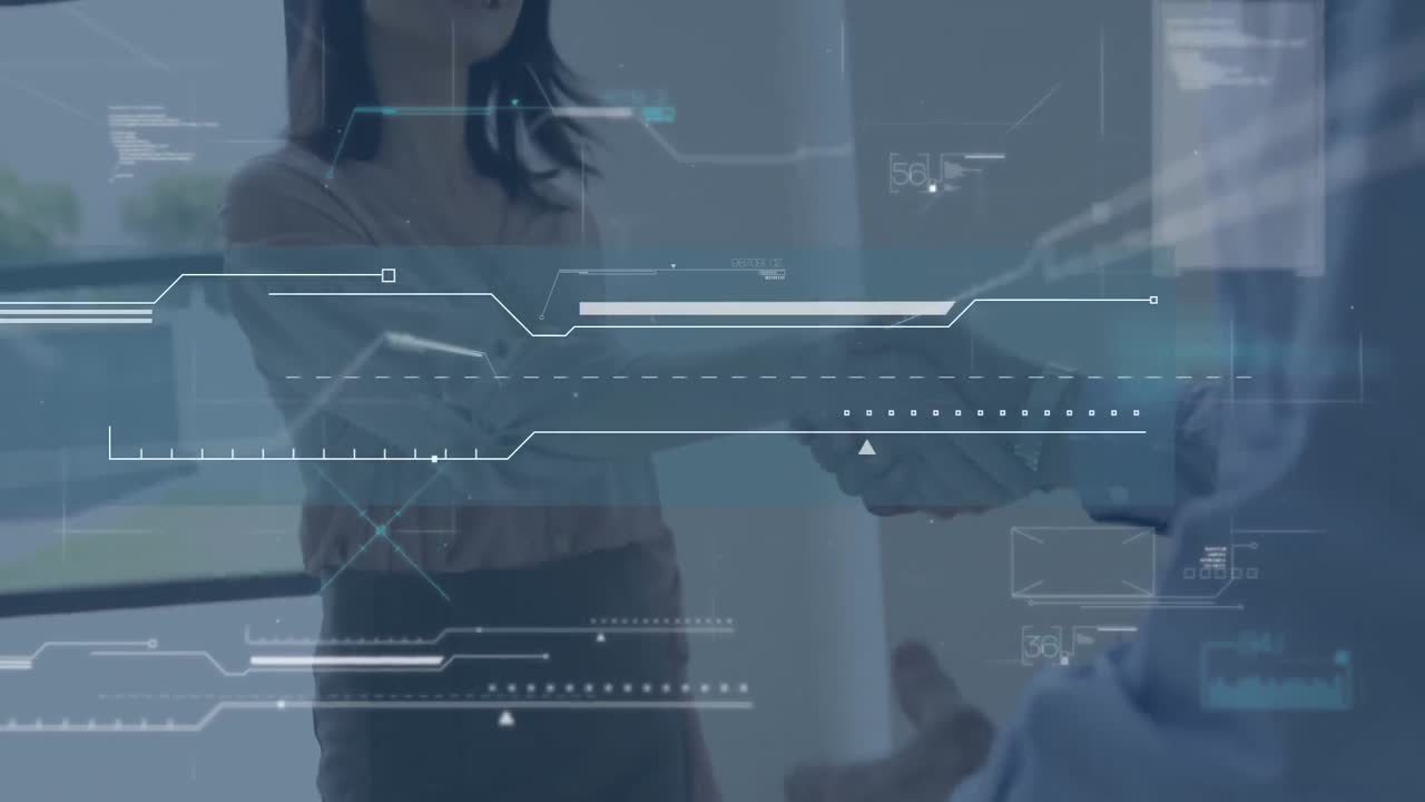 interfaz digital con procesamiento de datos contra hombre de negocios y mujer de negocios estrechando la mano en la oficina