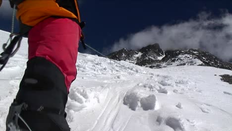 Passing-by-shot-of-climber