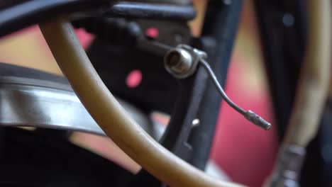 roda de bicicleta com raios girando se move, quebra em ação