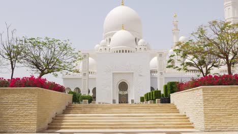 summer time day light famous mosque entrance 4k uae