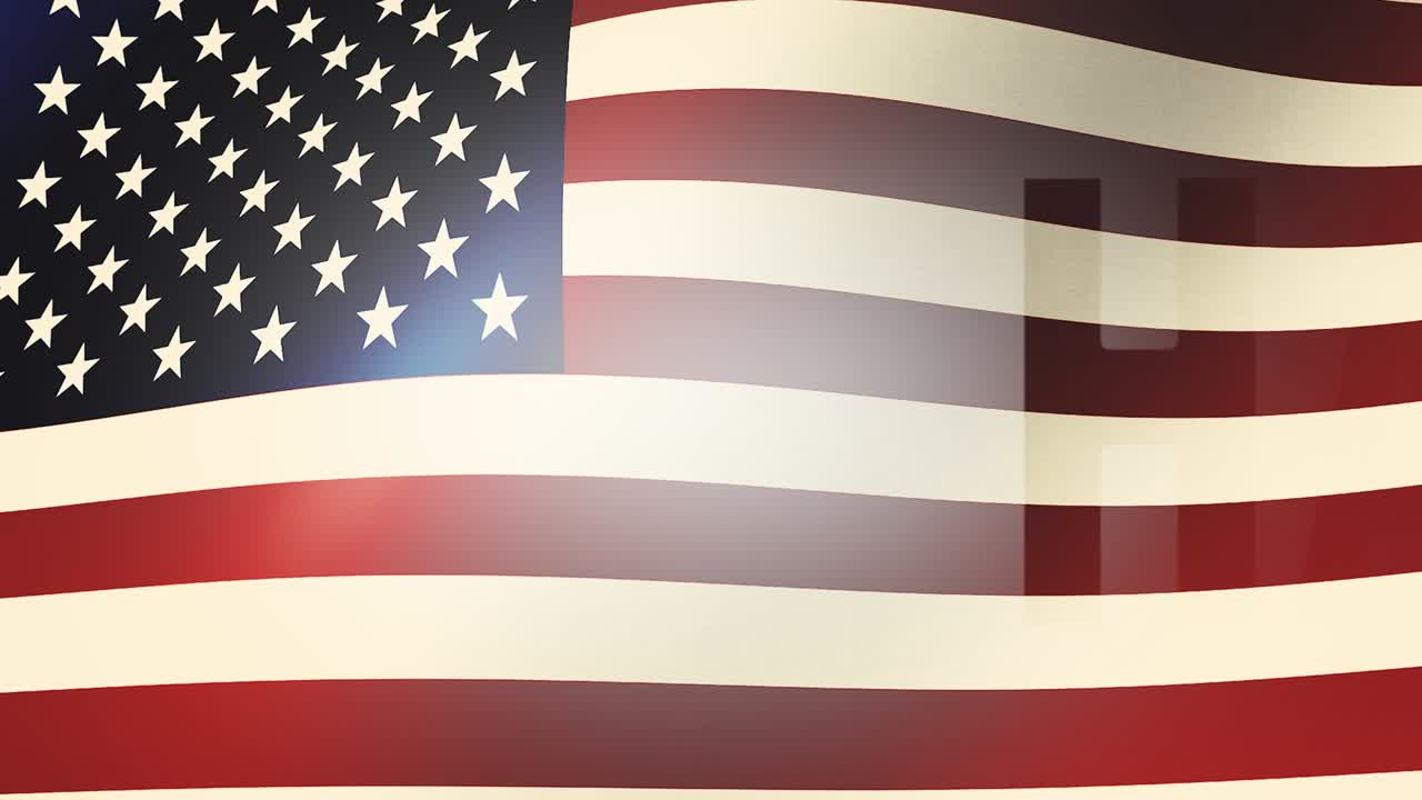 texto en movimiento translúcido - feliz 4 de julio, en el fondo de la bandera nacional de estados unidos ondeando. video 4k de alta calidad 16x9. prores 422 hq.