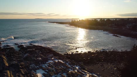 Clip-De-Puesta-De-Sol-Mientras-Está-En-El-Faro-De-La-Isla-Curtis-Camden-Maine-Estados-Unidos