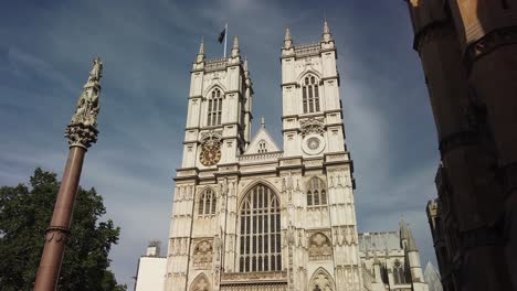 Westminster-Abbey-facade,-showing-building-detail-on-sunny-day-with-blue-sky,-London,-UK