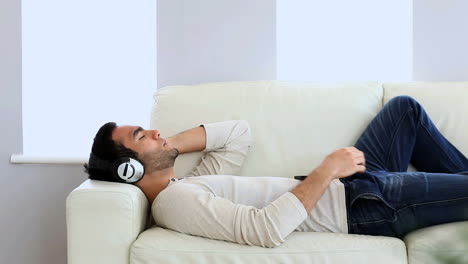 man listening to music with his smartphone