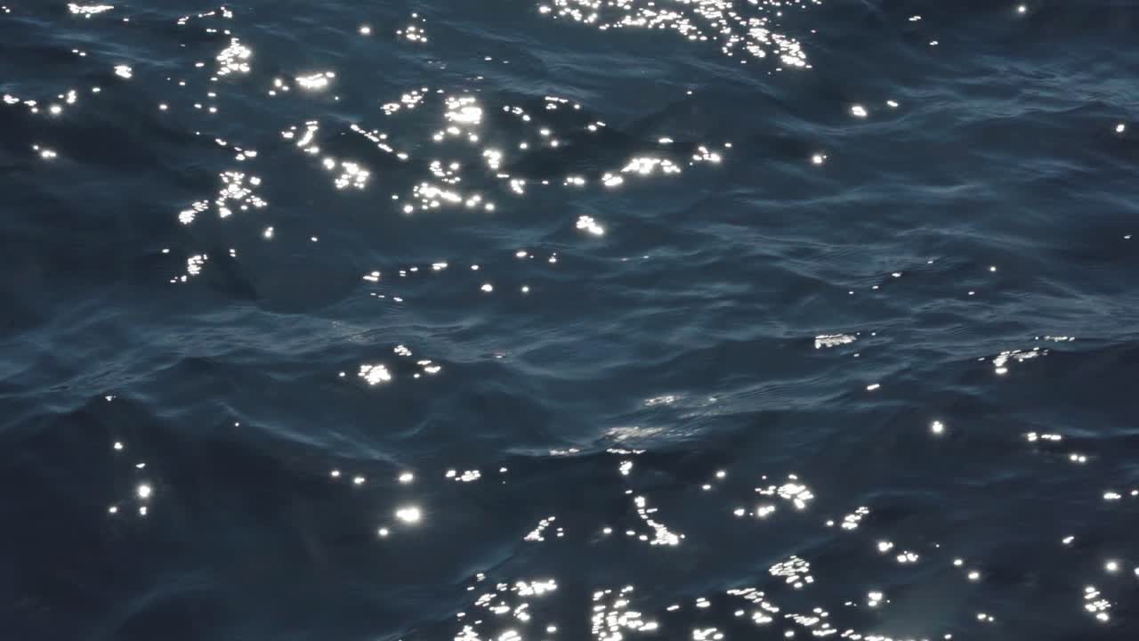 깊고 푸른 물 슬로우 모션 근접 촬영