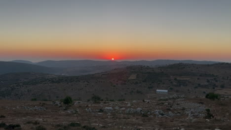 Goldener-Sonnenuntergang-Im-Nahen-Osten-Am-Horizont