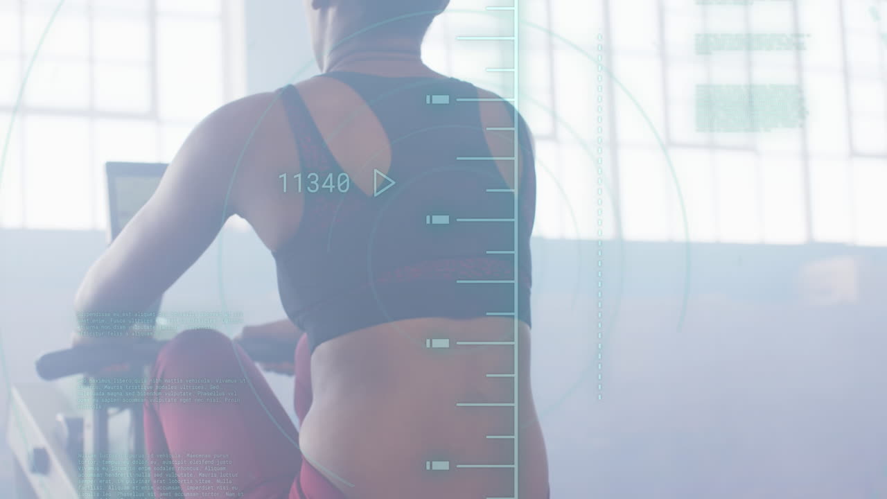 체육관에서 오징어 기계에서 훈련하는 두 인종 여성에 대한 데이터 처리 애니메이션