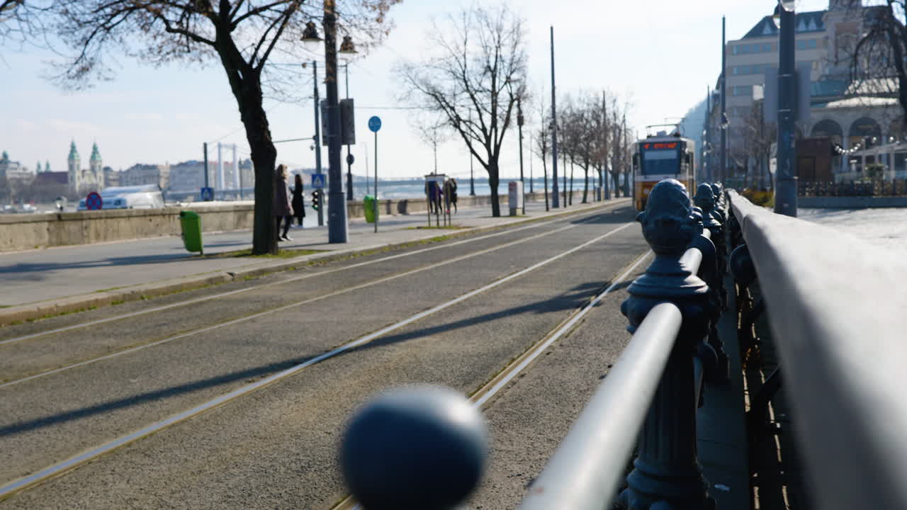 부다페스트 헝가리에서 트램을 통과